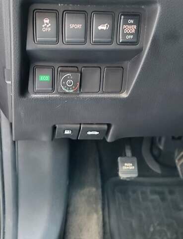 Черный Ниссан Rogue, объемом двигателя 2.5 л и пробегом 165 тыс. км за 13990 $, фото 6 на Automoto.ua