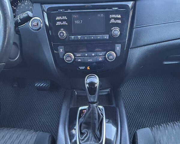 Черный Ниссан Rogue, объемом двигателя 2.49 л и пробегом 173 тыс. км за 13800 $, фото 10 на Automoto.ua