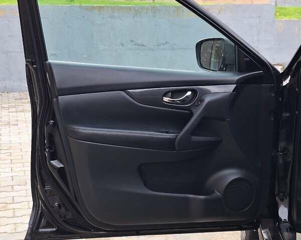 Черный Ниссан Rogue, объемом двигателя 2.49 л и пробегом 251 тыс. км за 12350 $, фото 6 на Automoto.ua