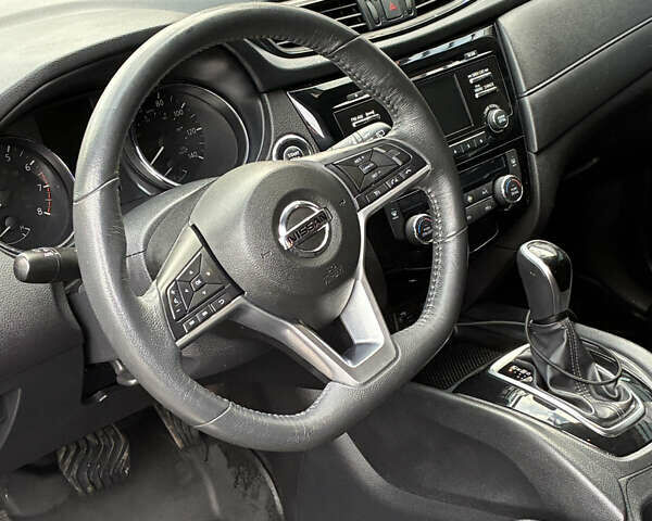 Черный Ниссан Rogue, объемом двигателя 2.49 л и пробегом 118 тыс. км за 16500 $, фото 4 на Automoto.ua