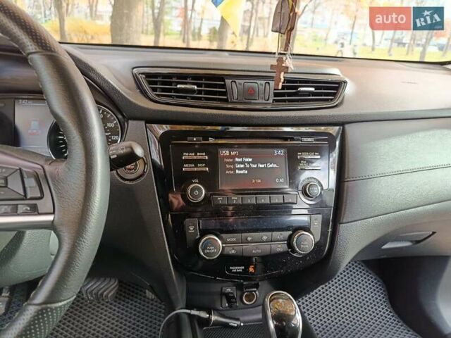 Черный Ниссан Rogue, объемом двигателя 2.49 л и пробегом 187 тыс. км за 11999 $, фото 1 на Automoto.ua