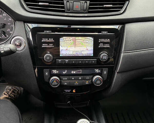 Черный Ниссан Rogue, объемом двигателя 2.49 л и пробегом 118 тыс. км за 16500 $, фото 6 на Automoto.ua