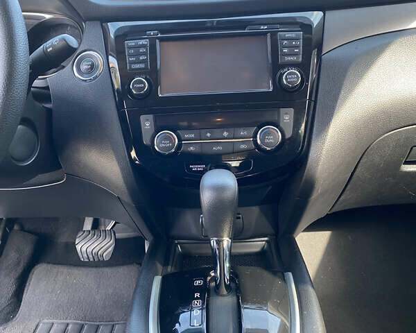 Черный Ниссан Rogue, объемом двигателя 2.49 л и пробегом 211 тыс. км за 12800 $, фото 14 на Automoto.ua