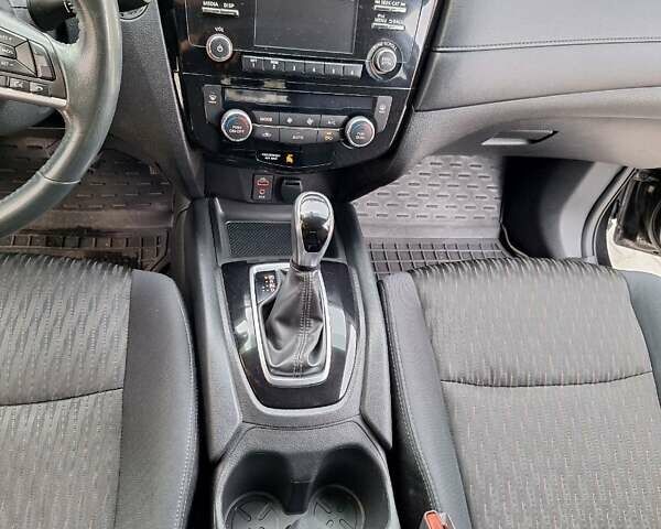 Черный Ниссан Rogue, объемом двигателя 2.49 л и пробегом 251 тыс. км за 12350 $, фото 10 на Automoto.ua