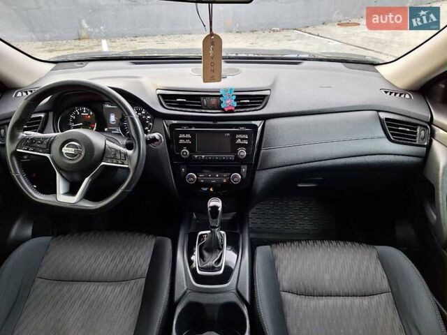 Черный Ниссан Rogue, объемом двигателя 2.49 л и пробегом 251 тыс. км за 12350 $, фото 5 на Automoto.ua