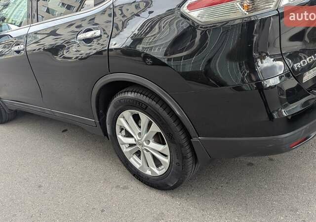 Черный Ниссан Rogue, объемом двигателя 2.49 л и пробегом 143 тыс. км за 15000 $, фото 8 на Automoto.ua