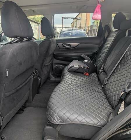 Черный Ниссан Rogue, объемом двигателя 2.49 л и пробегом 143 тыс. км за 15000 $, фото 6 на Automoto.ua