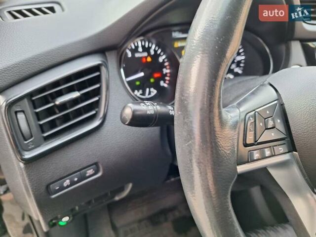 Черный Ниссан Rogue, объемом двигателя 2.49 л и пробегом 251 тыс. км за 12350 $, фото 12 на Automoto.ua