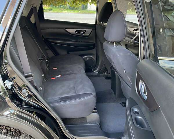 Черный Ниссан Rogue, объемом двигателя 2.49 л и пробегом 211 тыс. км за 12800 $, фото 5 на Automoto.ua