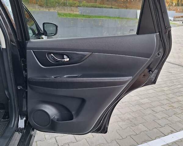 Черный Ниссан Rogue, объемом двигателя 2.49 л и пробегом 251 тыс. км за 12350 $, фото 3 на Automoto.ua