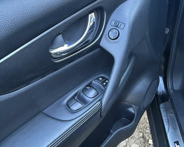 Черный Ниссан Rogue, объемом двигателя 2.49 л и пробегом 173 тыс. км за 13800 $, фото 15 на Automoto.ua