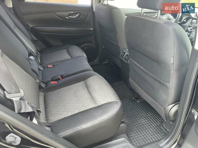 Черный Ниссан Rogue, объемом двигателя 2.49 л и пробегом 165 тыс. км за 14000 $, фото 12 на Automoto.ua