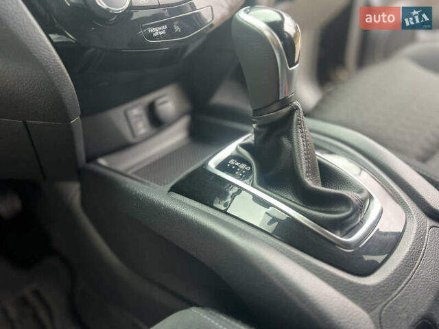 Черный Ниссан Rogue, объемом двигателя 2.5 л и пробегом 170 тыс. км за 13250 $, фото 18 на Automoto.ua