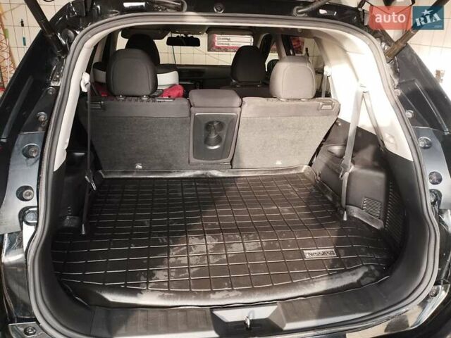 Черный Ниссан Rogue, объемом двигателя 2.49 л и пробегом 98 тыс. км за 17999 $, фото 12 на Automoto.ua