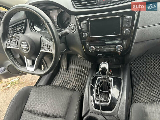 Черный Ниссан Rogue, объемом двигателя 2.49 л и пробегом 148 тыс. км за 14000 $, фото 12 на Automoto.ua