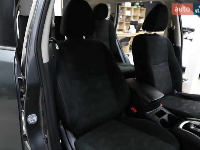 Черный Ниссан Rogue, объемом двигателя 2.5 л и пробегом 141 тыс. км за 11900 $, фото 48 на Automoto.ua