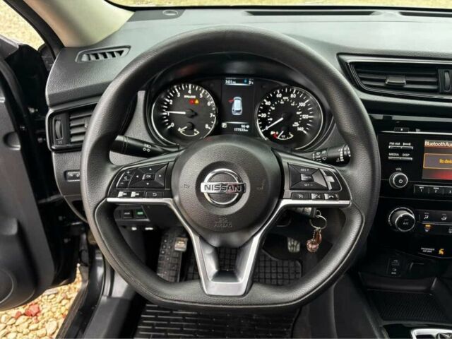 Чорний Ніссан Rogue, об'ємом двигуна 0 л та пробігом 177 тис. км за 11600 $, фото 8 на Automoto.ua