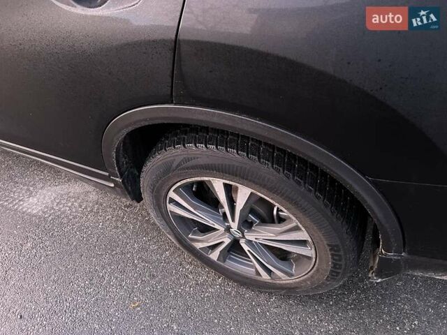 Черный Ниссан Rogue, объемом двигателя 2.49 л и пробегом 102 тыс. км за 15500 $, фото 3 на Automoto.ua