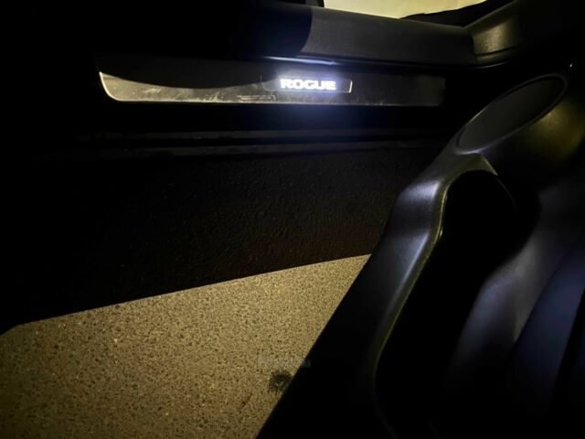 Черный Ниссан Rogue, объемом двигателя 2.5 л и пробегом 128 тыс. км за 14600 $, фото 14 на Automoto.ua