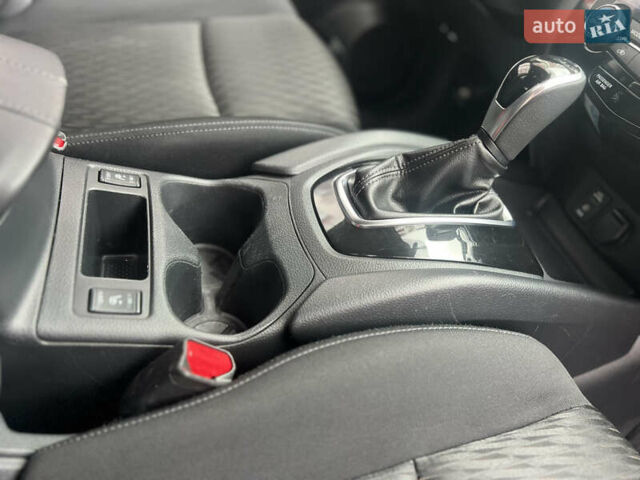 Черный Ниссан Rogue, объемом двигателя 2.5 л и пробегом 170 тыс. км за 13250 $, фото 26 на Automoto.ua