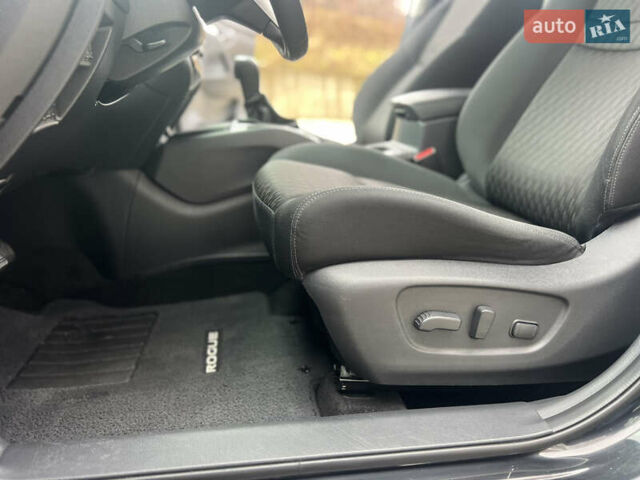 Черный Ниссан Rogue, объемом двигателя 2.5 л и пробегом 170 тыс. км за 13250 $, фото 13 на Automoto.ua