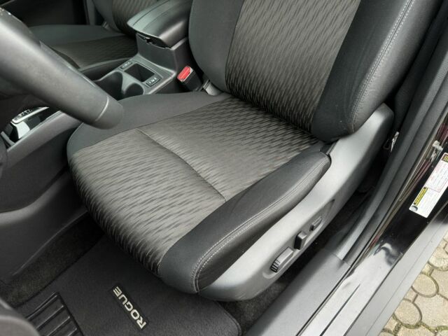 Черный Ниссан Rogue, объемом двигателя 2 л и пробегом 65 тыс. км за 16800 $, фото 20 на Automoto.ua