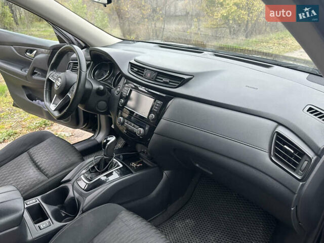 Черный Ниссан Rogue, объемом двигателя 2.49 л и пробегом 148 тыс. км за 14000 $, фото 13 на Automoto.ua