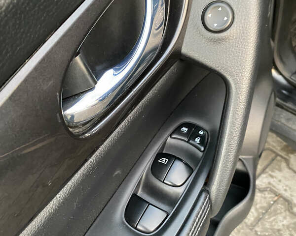 Чорний Ніссан Rogue, об'ємом двигуна 2.5 л та пробігом 63 тис. км за 15000 $, фото 92 на Automoto.ua