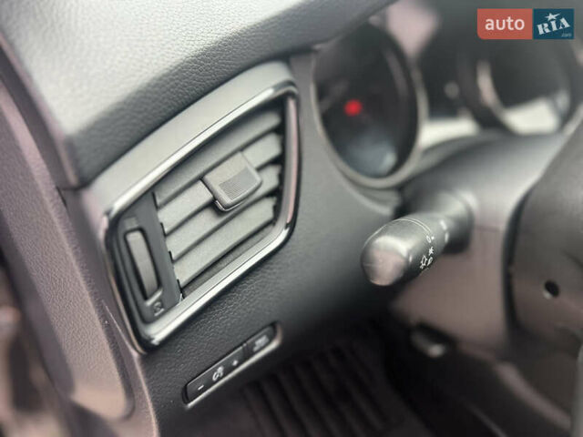 Черный Ниссан Rogue, объемом двигателя 2.5 л и пробегом 170 тыс. км за 13250 $, фото 17 на Automoto.ua