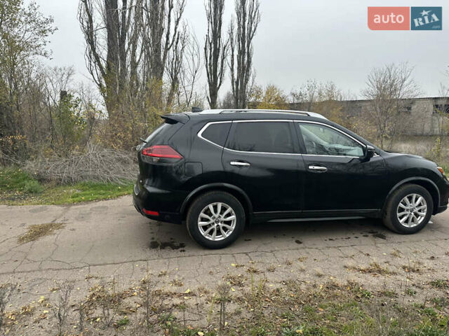 Черный Ниссан Rogue, объемом двигателя 2.49 л и пробегом 148 тыс. км за 14000 $, фото 5 на Automoto.ua