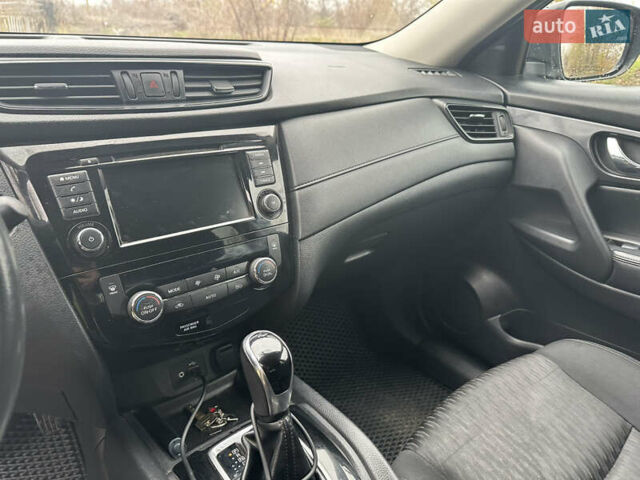 Черный Ниссан Rogue, объемом двигателя 2.49 л и пробегом 148 тыс. км за 14000 $, фото 20 на Automoto.ua