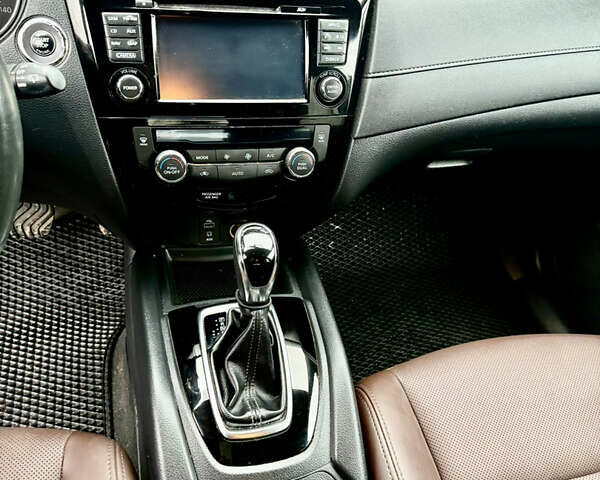 Черный Ниссан Rogue, объемом двигателя 2.5 л и пробегом 147 тыс. км за 15100 $, фото 19 на Automoto.ua