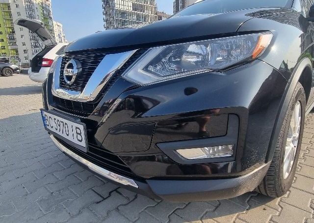 Чорний Ніссан Rogue, об'ємом двигуна 0 л та пробігом 162 тис. км за 14300 $, фото 3 на Automoto.ua