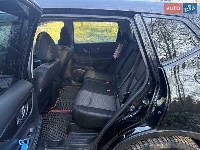 Черный Ниссан Rogue, объемом двигателя 2.49 л и пробегом 129 тыс. км за 15700 $, фото 13 на Automoto.ua