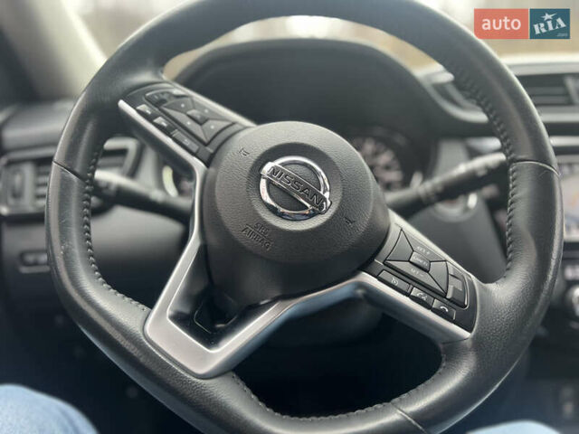Черный Ниссан Rogue, объемом двигателя 2.5 л и пробегом 170 тыс. км за 13250 $, фото 19 на Automoto.ua
