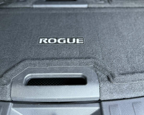 Черный Ниссан Rogue, объемом двигателя 2.49 л и пробегом 156 тыс. км за 15900 $, фото 15 на Automoto.ua