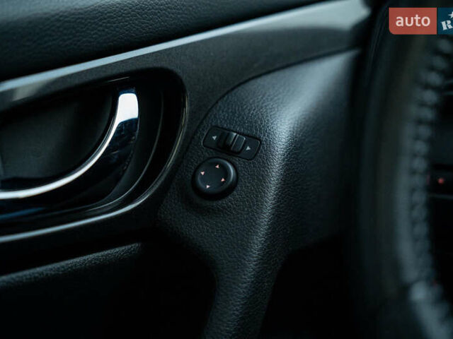 Черный Ниссан Rogue, объемом двигателя 2 л и пробегом 65 тыс. км за 17900 $, фото 16 на Automoto.ua