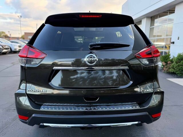Черный Ниссан Rogue, объемом двигателя 2.5 л и пробегом 61 тыс. км за 8000 $, фото 5 на Automoto.ua