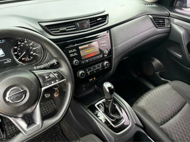 Чорний Ніссан Rogue, об'ємом двигуна 0 л та пробігом 177 тис. км за 11600 $, фото 9 на Automoto.ua