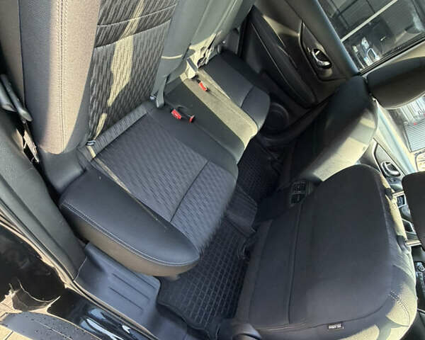 Черный Ниссан Rogue, объемом двигателя 2.49 л и пробегом 91 тыс. км за 13500 $, фото 16 на Automoto.ua