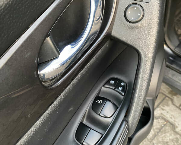 Чорний Ніссан Rogue, об'ємом двигуна 2.5 л та пробігом 63 тис. км за 15000 $, фото 93 на Automoto.ua