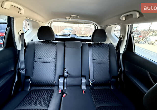 Черный Ниссан Rogue, объемом двигателя 2.5 л и пробегом 227 тыс. км за 12700 $, фото 21 на Automoto.ua