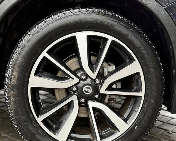 Черный Ниссан Rogue, объемом двигателя 2.49 л и пробегом 147 тыс. км за 13200 $, фото 4 на Automoto.ua