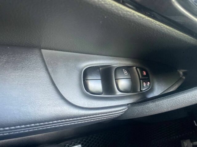 Черный Ниссан Rogue, объемом двигателя 2.5 л и пробегом 118 тыс. км за 15500 $, фото 5 на Automoto.ua