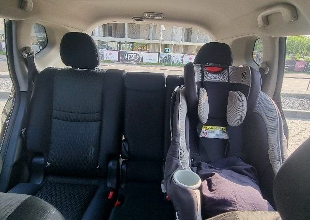 Чорний Ніссан Rogue, об'ємом двигуна 0 л та пробігом 162 тис. км за 14300 $, фото 6 на Automoto.ua