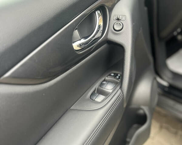 Черный Ниссан Rogue, объемом двигателя 2.5 л и пробегом 170 тыс. км за 13250 $, фото 15 на Automoto.ua