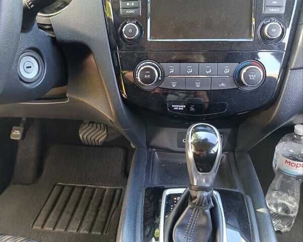 Черный Ниссан Rogue, объемом двигателя 2.49 л и пробегом 84 тыс. км за 13800 $, фото 7 на Automoto.ua