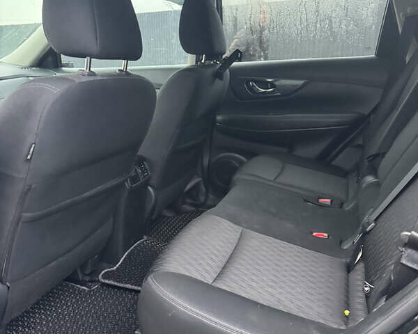 Черный Ниссан Rogue, объемом двигателя 2.49 л и пробегом 115 тыс. км за 8500 $, фото 7 на Automoto.ua