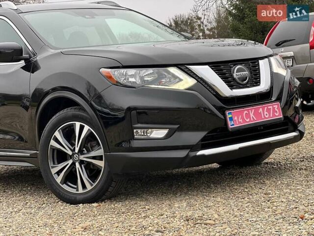 Черный Ниссан Rogue, объемом двигателя 2.5 л и пробегом 177 тыс. км за 14800 $, фото 4 на Automoto.ua