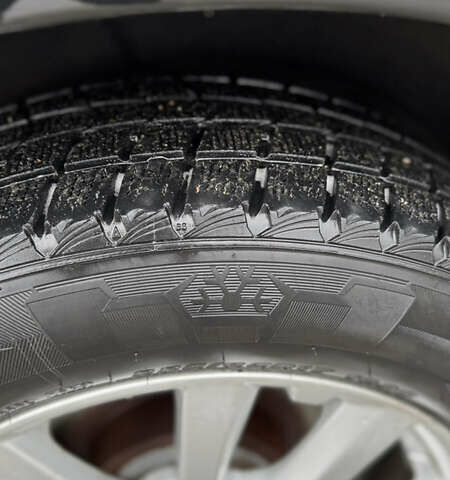 Черный Ниссан Rogue, объемом двигателя 2.49 л и пробегом 210 тыс. км за 14600 $, фото 9 на Automoto.ua